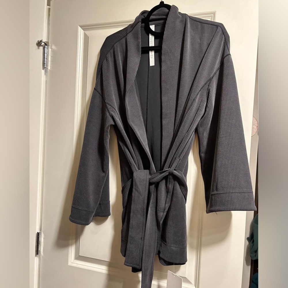 New with Tags Lululemon Ribbed Softstreme Belted Wrap size 12